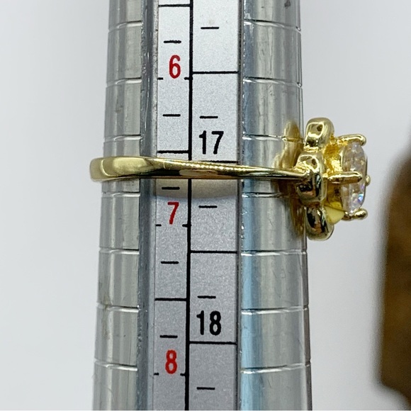 NEW gold plated sparkling flower solitaire cocktail ring sz 7 - Picture 7 of 10